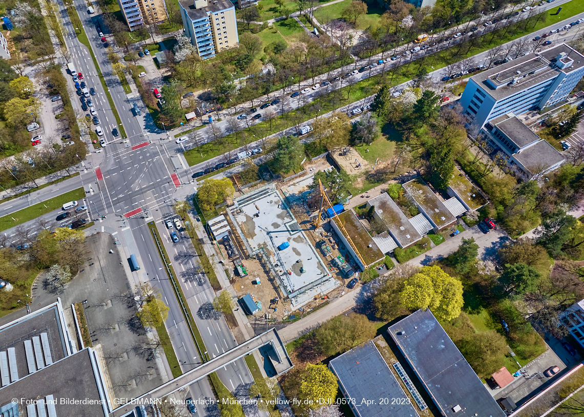 21.04.2023 - Luft- und Ebenenfotos vom Haus für Kinder in der Quiddestraße in Neuperlach